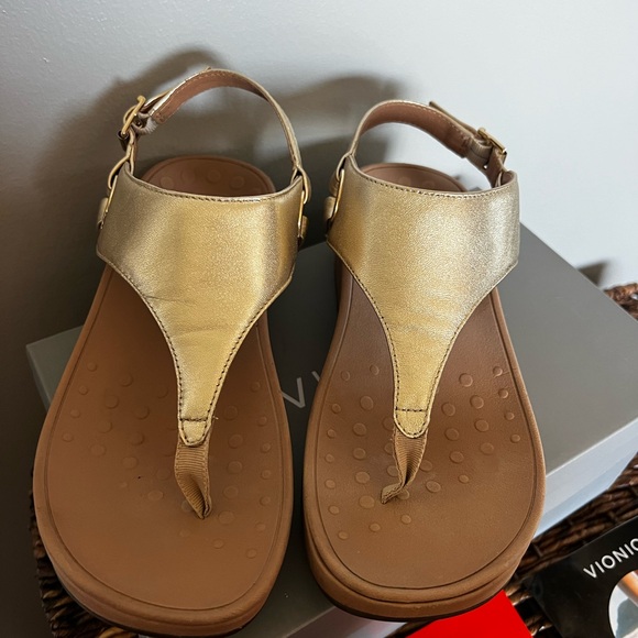 Size 7 (wide) Vionic Gold sandals. - Picture 6 of 11